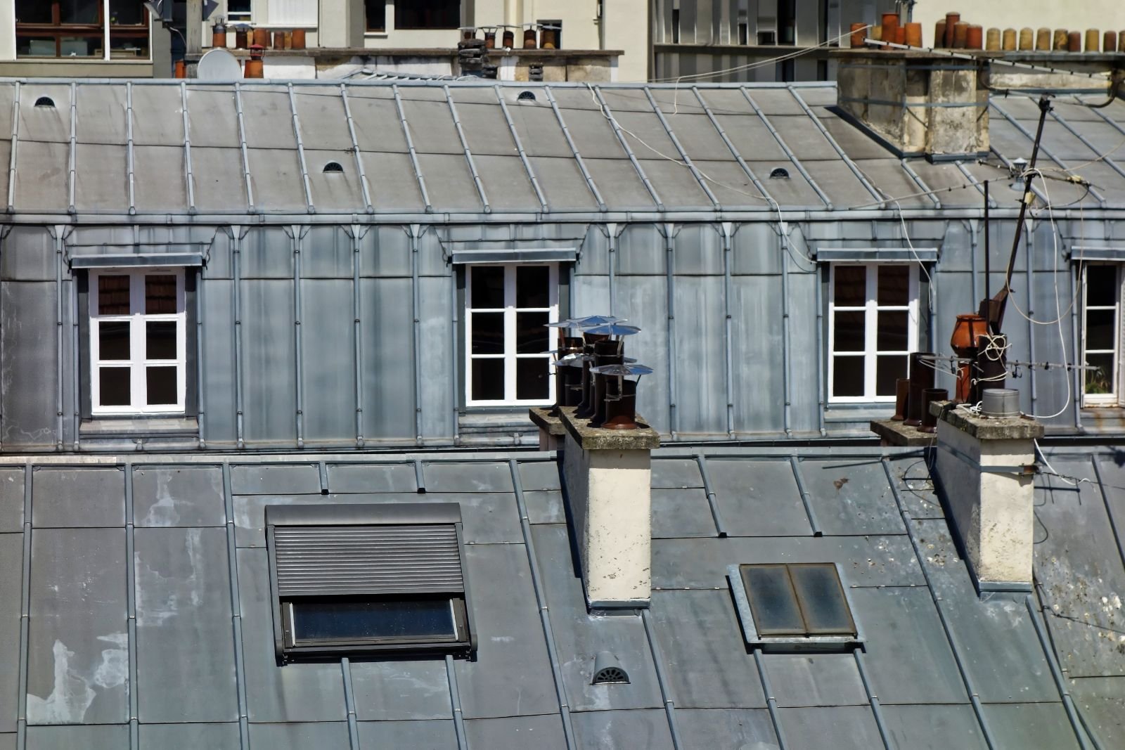 Toits en zinc (photo d’illustration)